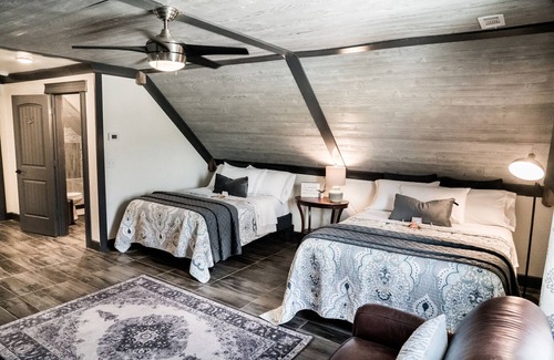 Garfield House | Town house country house