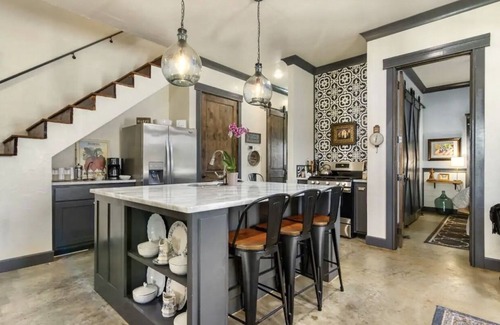 Garfield House | Town house country house