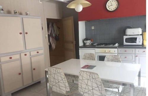 Cerences House | Town house, courtyard, garden, 15 minutes from the sea