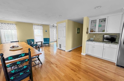 Sandwich House | Town Neck Beachside Hideaway