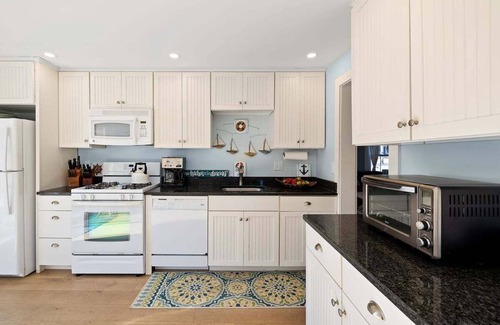 Harwich Port House | Town & Sound: 025-HC Harwich Port Gem, Walk to Town/Beach, 5 Bedrooms