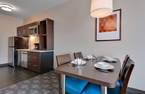 Allen Park Hotel | TownePlace Suites by Marriott Detroit Allen Park