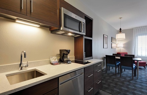 Allen Park Hotel | TownePlace Suites by Marriott Detroit Allen Park