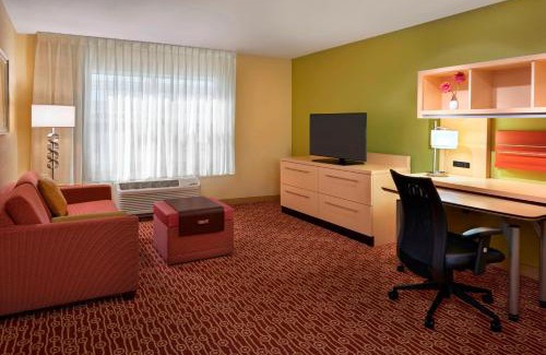 Thunder Bay Hotel | TownePlace Suites by Marriott Thunder Bay