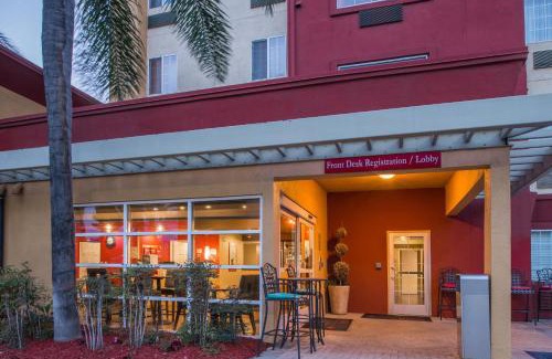 Platinum Triangle Hotel | TownePlace Suites by Marriott Anaheim Maingate Near Angel Stadium