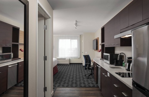 Fairoaks Manhattan Manor Hotel | TownePlace Suites by Marriott Tampa South