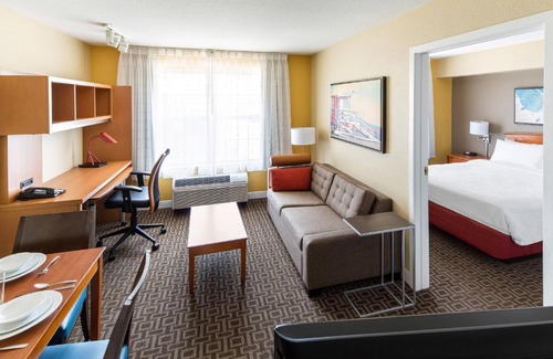 Hawthorne Hotel | TownePlace Suites Los Angeles LAX Manhattan Beach