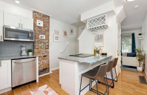 Italian Village Condo | Townhome in Victorian Village