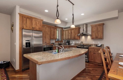 Bear Crossing House | Townhome near slopes w/hot tub & views