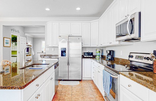 Sunset Island House | Townhome w/Canal & Bay Views, 2 Wrap-Around Decks - Walk to Pools/Beach