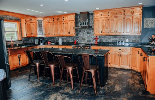 Joplin House | Townhome with Botanical Garden, Pond, Pool Access, Arcade, and Theater