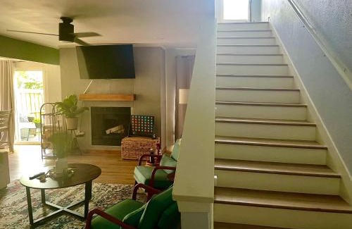 Garland House | Townhome with Hot Tub-Grand Ways Stay- Clarissa Pl