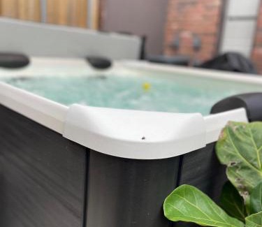 Garland House | Townhome with Hot Tub-Grand Ways Stay- Clarissa Pl