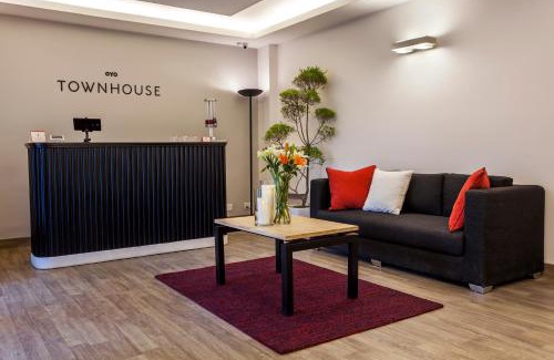Sector 63 Hotel | Townhouse 004 Noida