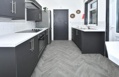 Crewe House | Townhouse @ 202 Walthall Street Crewe