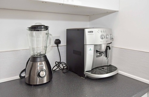 Crewe House | Townhouse @ 86 Brooklyn Street Crewe - SUPERIOR DOUBLE ENSUITE WITH TV