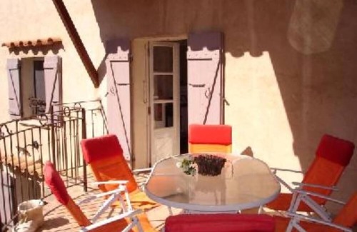 L'Isle-sur-la-Sorgue House | * Townhouse with nice exterior* * Gaikan ga sutekina taun hausu*