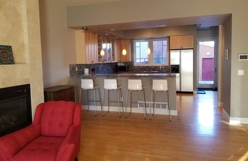 Longmont House | Townhouse near coffee shops/dining w/1 gig wifi