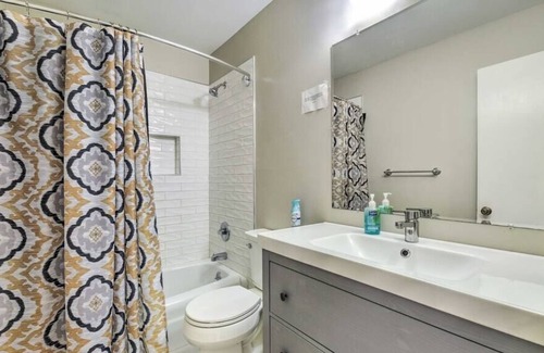 Charlotte House | Townhouse next to Light Rail!