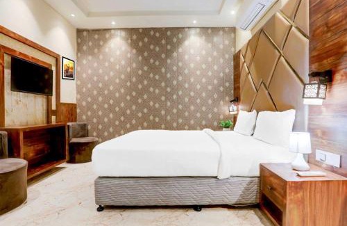 Danapur Hotel | Townhouse Oak Amity University Patna Formerly The Golden Crown