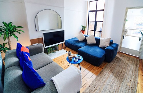 Rusholme House | TownHouse overlooking park with free parking, near Manchester's universities