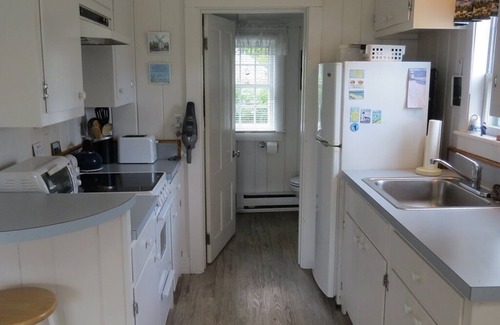 Chatham Condo | Townhouse-style condo at The Hammond House located across from Lighthouse Beach!