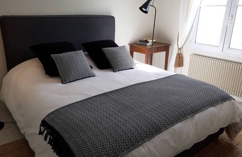 Le Bouscat House | Townhouse style shop