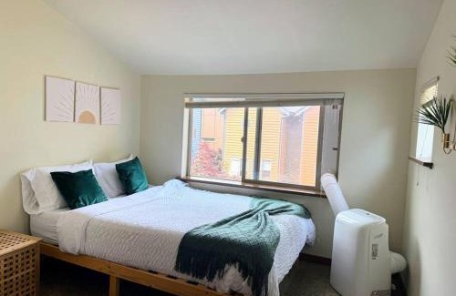 Seaview House | Townhouse West Seattle Abode!