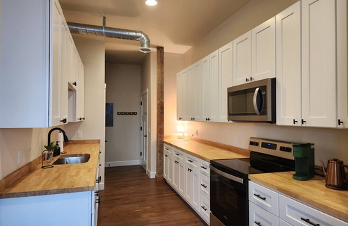 Townsend Condo | Townsend Penthouse-1900s Condo located in the heart of Townsend- fully remodeled