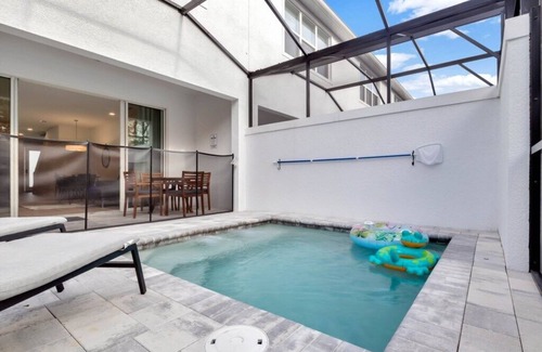 Woodridge House | TR17226 – Stylish 4-Bedroom home with Private Pool & Club Access near Disney