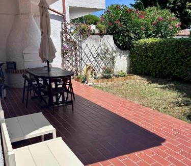 Villaggio Taunus House | Tra la luna e il mare - delizioso appartamento con giardino nella riviera del conero per un soggiorno felice