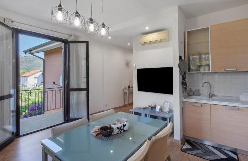 Cisano sul Neva Apartment | Tra Monti E Mare