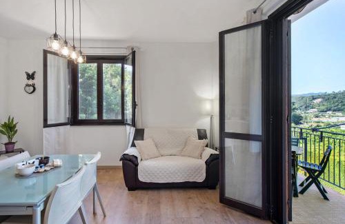 Cisano sul Neva Apartment | Tra Monti E Mare