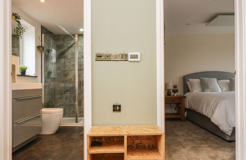 Penryn Cottage | TRACTOR SHED, romantic, country holiday cottage in Mabe