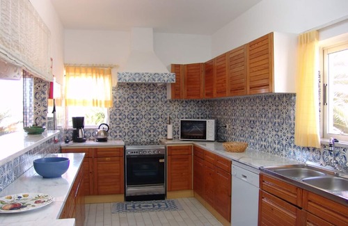 Porto de Mos Villa | Traditional 3 Bedroom Villa with Stunning Sea Views