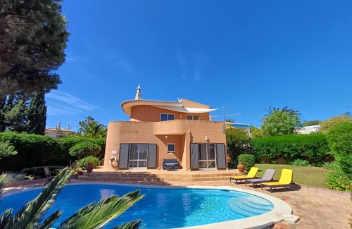 Porto de Mos Villa | Traditional 3 Bedroom Villa with Stunning Sea Views