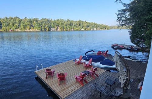 Rosseau Cottage | Traditional and Quaint Lake Front Cottage on Lake Rosseau.
