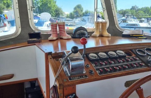 Runnymede Boat Rental | Traditional boat