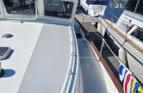 Runnymede Boat Rental | Traditional boat