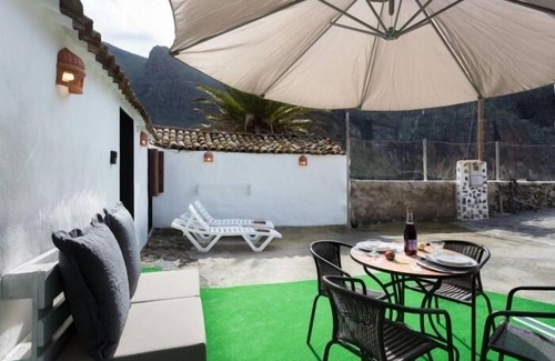 Lomo de Arico Villa | Traditional Canary Cottage in Masca