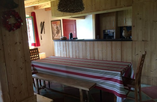 Crest-Voland Ski Chalet | Traditional chalet in the woods