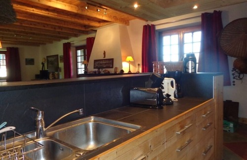 Crest-Voland Ski Chalet | Traditional chalet in the woods