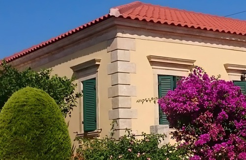Kalata House | Traditional Country House with Shared Terrace, Wi-Fi and Air Conditioning