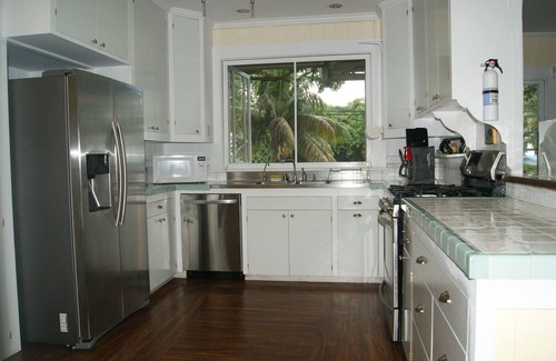 Hilo House | Traditional Hawaii Beach House