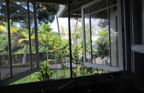 Hilo House | Traditional Hawaii Beach House