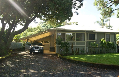 Hilo House | Traditional Hawaii Beach House