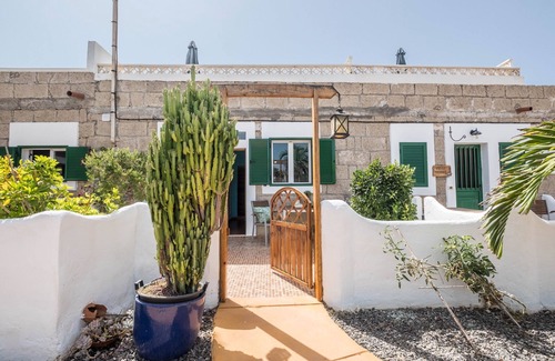 Alcala House | Traditional Holiday Home "Casa Drago" in Alcalá with Sea Access, Terrace and Garden