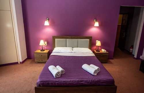 Zarouhla Hotel | Traditional hotel Stis Elenas