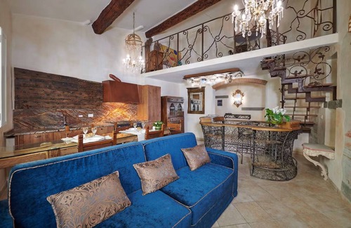 Santa Croce Apartment | TRADITIONAL ITALIAN CHARM CURATED FOR PERFECT FLORENTINE STAY