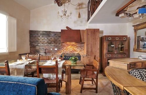 Santa Croce Apartment | TRADITIONAL ITALIAN CHARM CURATED FOR PERFECT FLORENTINE STAY